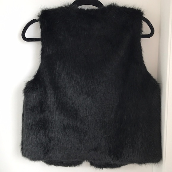 3/$25 💜Faux fur vest💜 - Picture 3 of 3